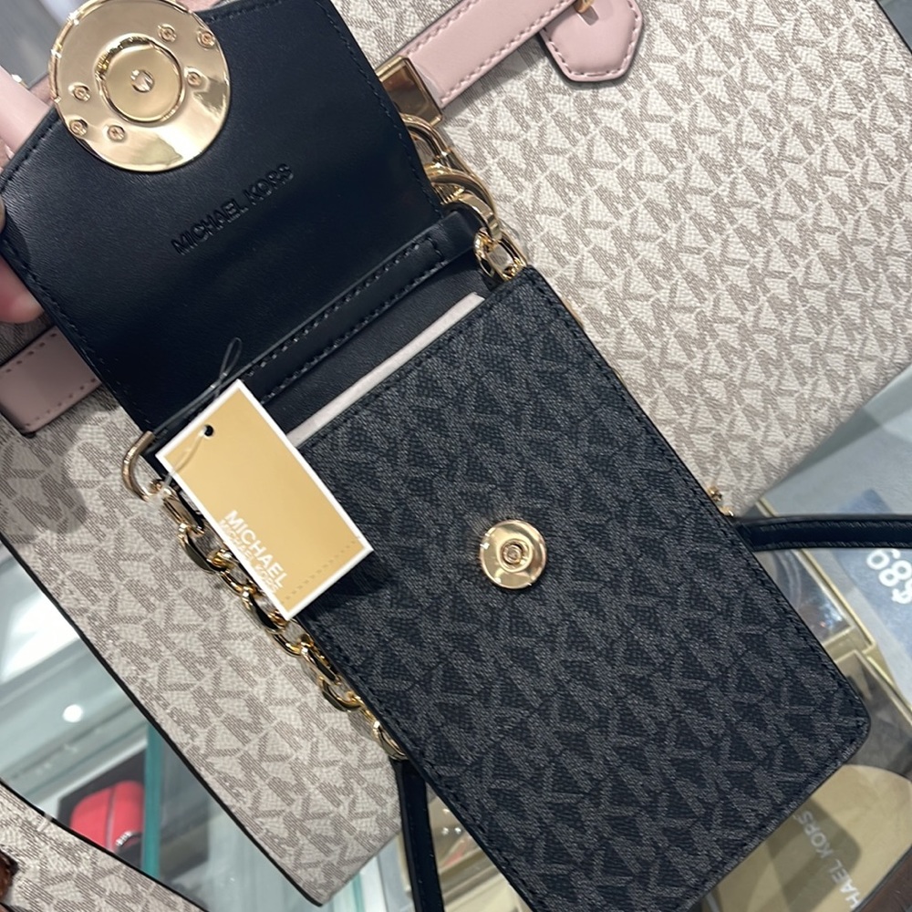 Michael Kors Carmen Small Logo Smartphone Crossbody Bag
Black Signature 
NWT - Picture 4 of 16